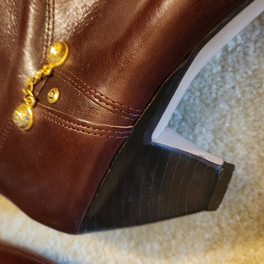 Vintage Etienne Aigner Elegant Brown Leather Women's Boots - Picture 6 of 7